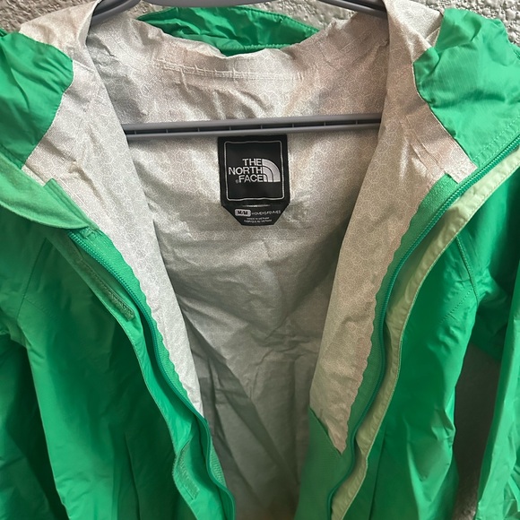 The North Face Vibrant Bright Green Jacket - Picture 9 of 11
